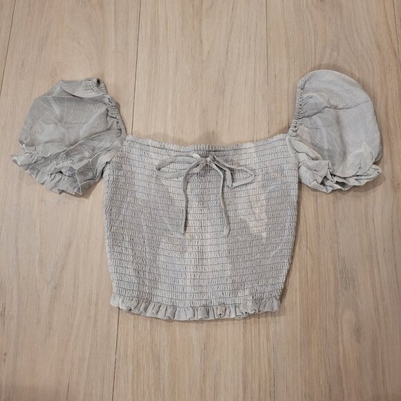 WILFRED | Aritzia Smocked Blouse Crop Top | Sz. XS - Picture 4 of 9